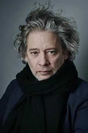 foto do ator Dexter Fletcher